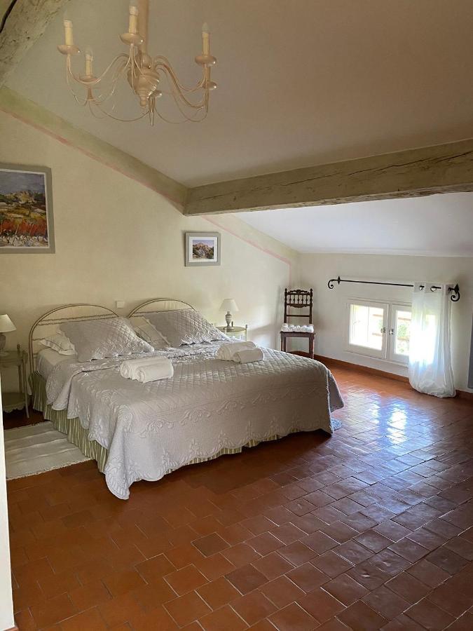 Le Mas De La Marteliere Bed and Breakfast Le Thor Εξωτερικό φωτογραφία